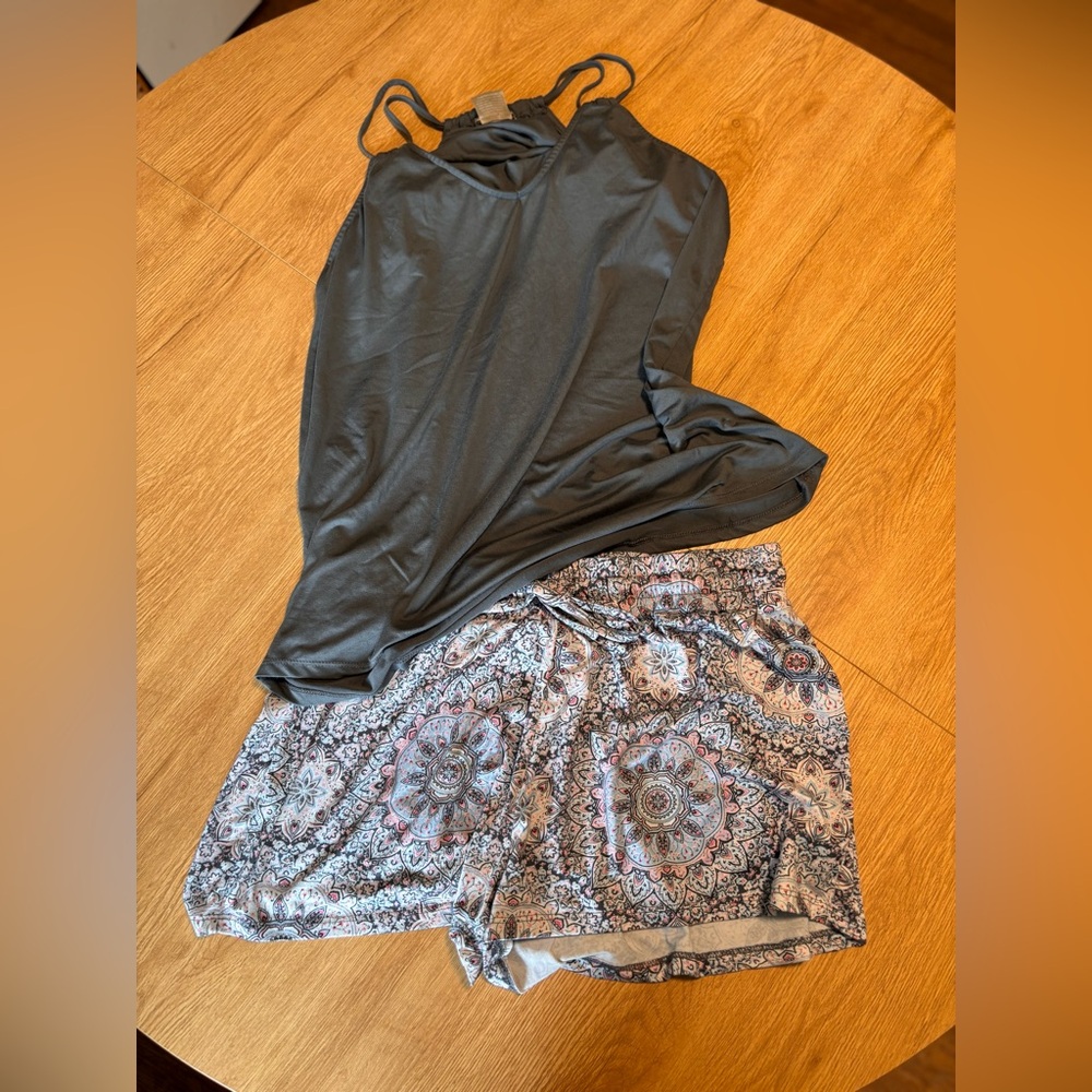 Ink+Ivy Charcoal Top and Paisley Shorts